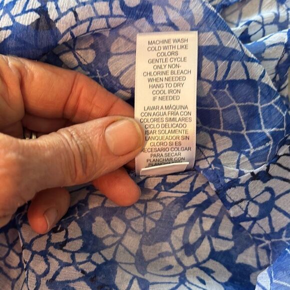 Fever Womens Top, size Medium, Blue and White Print, Sleeveless - Picture 8 of 8